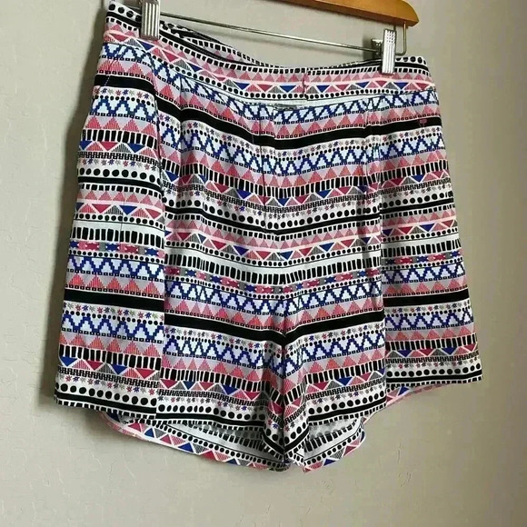 Hinge Aztec Print Shorts Size 4 - Picture 2 of 7